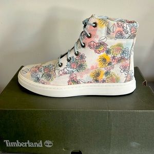 Timberland Londyn 6 in Lace Up LT Beige Floral Suede Boots, size 10. New.